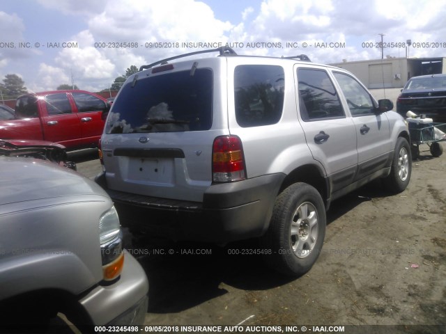 1FMYU931X5KD17775 - 2005 FORD ESCAPE XLT SILVER photo 4