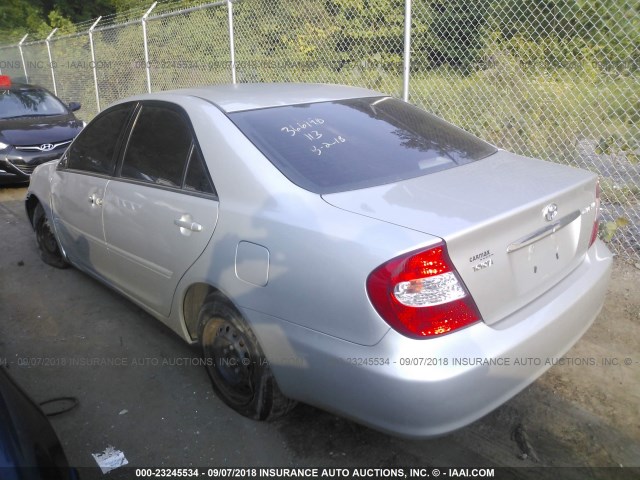 4T1BE30K93U699814 - 2003 TOYOTA CAMRY LE/XLE/SE Күміс фото 3