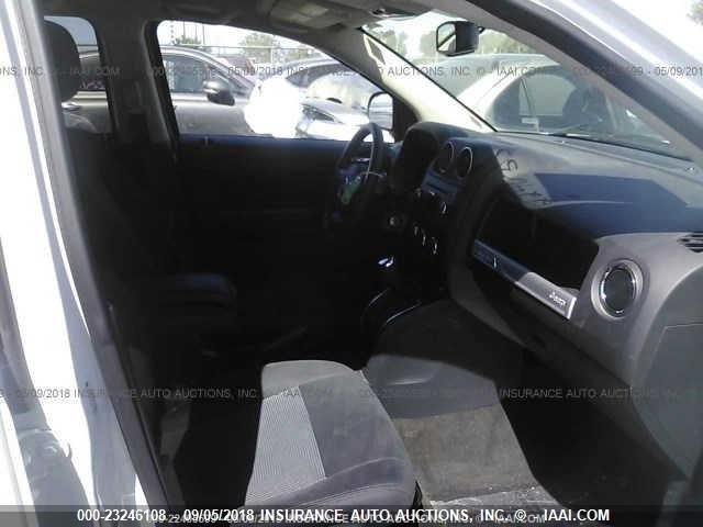 1C4NJCBA7GD553919 - 2016 JEEP COMPASS SPORT WHITE photo 5