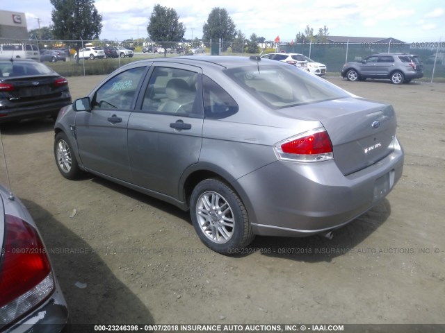 1FAHP35N88W283928 - 2008 FORD FOCUS SE/SEL/SES SILVER photo 3