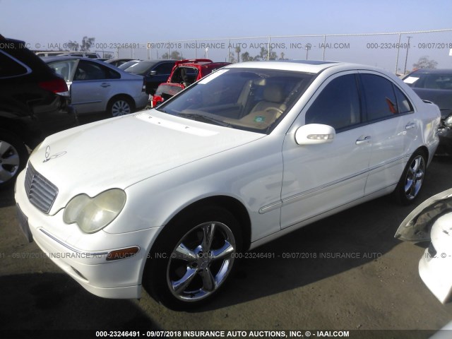 WDBRF61J52F234973 - 2002 MERCEDES-BENZ C 240 WHITE photo 2