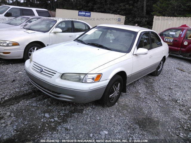 JT2BG22K2X0362025 - 1999 TOYOTA CAMRY LE/XLE WHITE photo 2