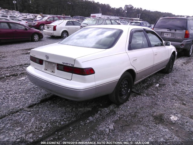 JT2BG22K2X0362025 - 1999 TOYOTA CAMRY LE/XLE WHITE photo 4