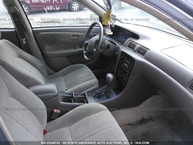 JT2BG22K2X0362025 - 1999 TOYOTA CAMRY LE/XLE WHITE photo 5