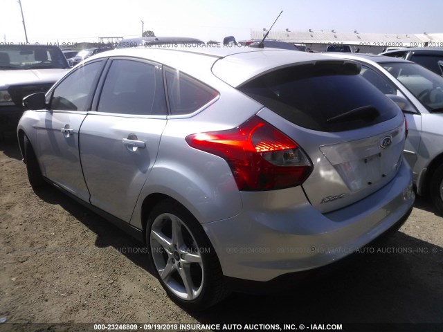 1FAHP3N27CL465894 - 2012 FORD FOCUS TITANIUM SILVER photo 3