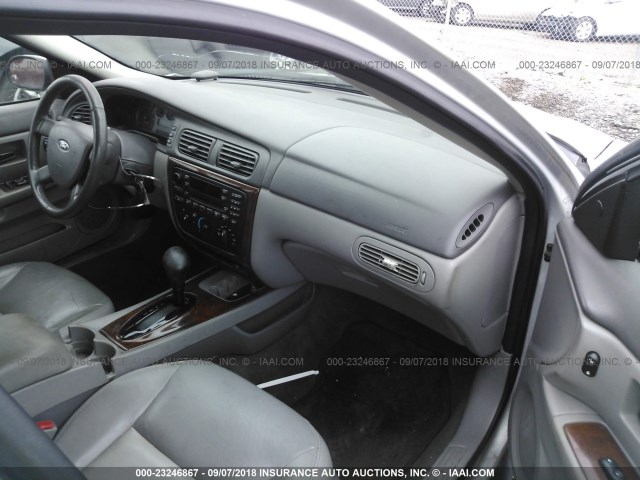 1FAFP56U46A142311 - 2006 FORD TAURUS SEL SILVER photo 5