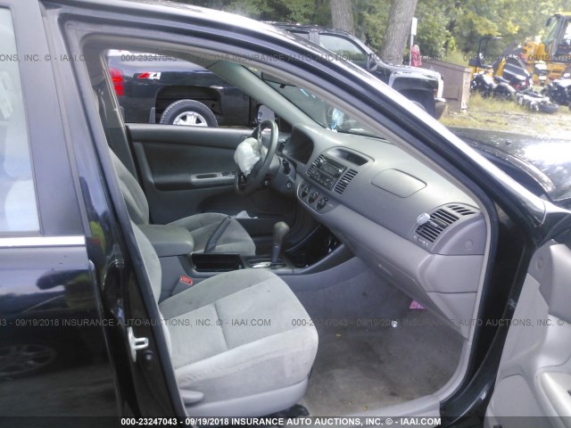 4T1BF32K14U081382 - 2004 TOYOTA CAMRY LE/XLE/SE Qara foto 5