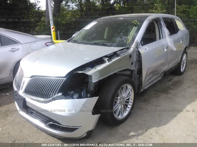 2LMHJ5AT6DBL54132 - 2013 LINCOLN MKT SILVER photo 2