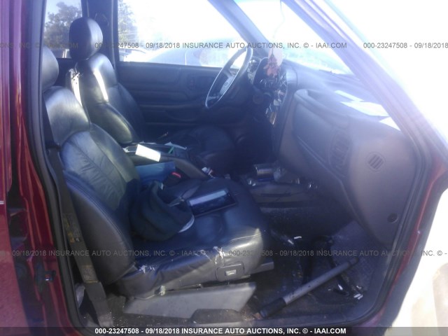 1GNDT13W92K166403 - 2002 CHEVROLET BLAZER RED photo 5
