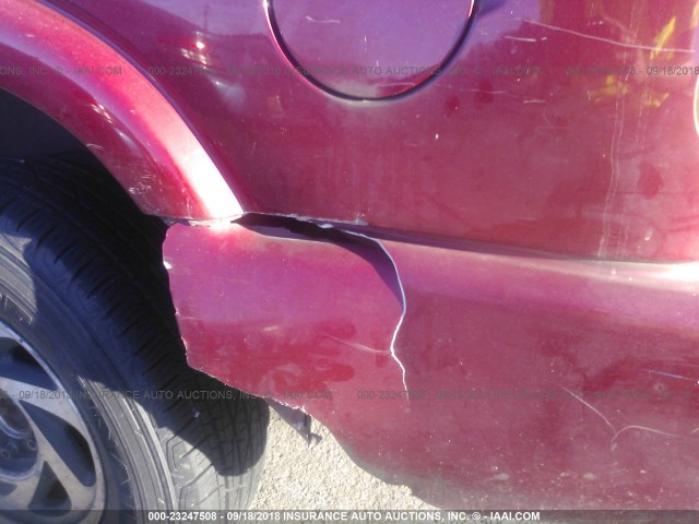 1GNDT13W92K166403 - 2002 CHEVROLET BLAZER RED photo 6