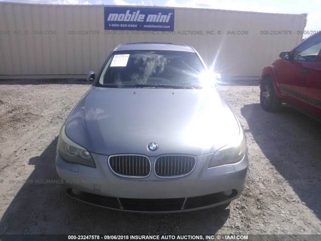 WBANB33504B111910 - 2004 BMW 545 I GRAY photo 6