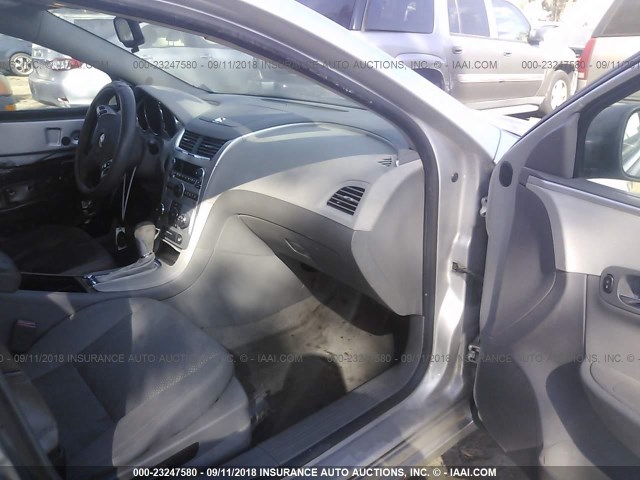 1G1ZB5E13BF309549 - 2011 CHEVROLET MALIBU LS Gümüş foto 5