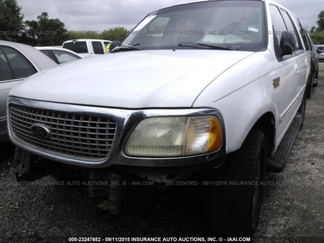 1FMRU15L2YLA09941 - 2000 FORD EXPEDITION XLT WHITE photo 2