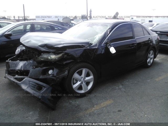 4T1BF3EK9AU071660 - 2010 TOYOTA CAMRY SE/LE/XLE შავი ფოტო 2