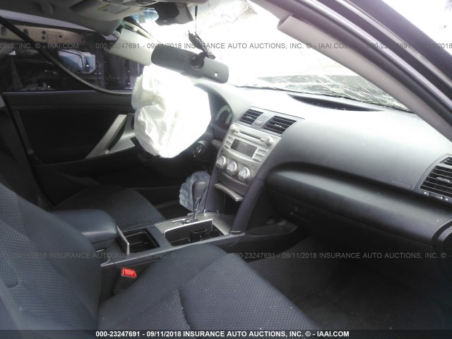 4T1BF3EK9AU071660 - 2010 TOYOTA CAMRY SE/LE/XLE შავი ფოტო 5