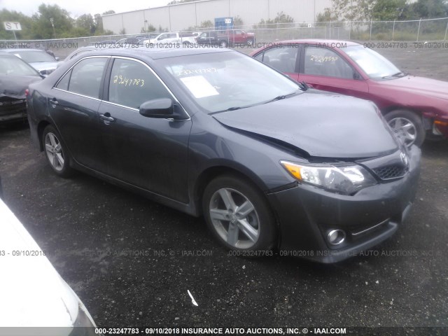 4T1BF1FK0CU043476 - 2012 TOYOTA CAMRY SE/LE/XLE 灰色 照片 1