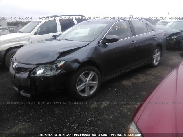 4T1BF1FK0CU043476 - 2012 TOYOTA CAMRY SE/LE/XLE 灰色 照片 2