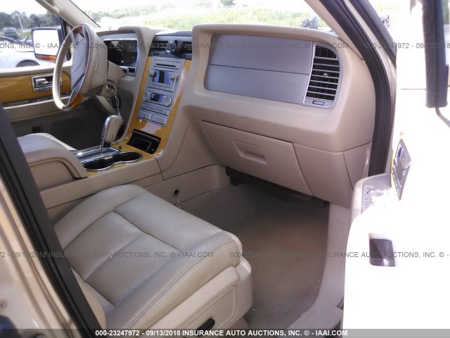 5LMFU27528LJ05847 - 2008 LINCOLN NAVIGATOR Gold Foto 5