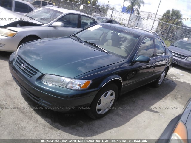 JT2BF22K8V0081671 - 1997 TOYOTA CAMRY LE/XLE GREEN photo 2