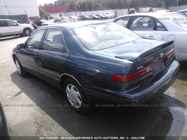 JT2BF22K8V0081671 - 1997 TOYOTA CAMRY LE/XLE GREEN photo 3
