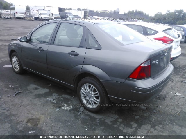 1FAFP34NX5W315962 - 2005 FORD FOCUS ZX4 GRAY photo 3