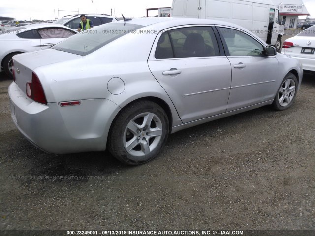 1G1ZB5E10BF307712 - 2011 CHEVROLET MALIBU LS 银色 照片 4