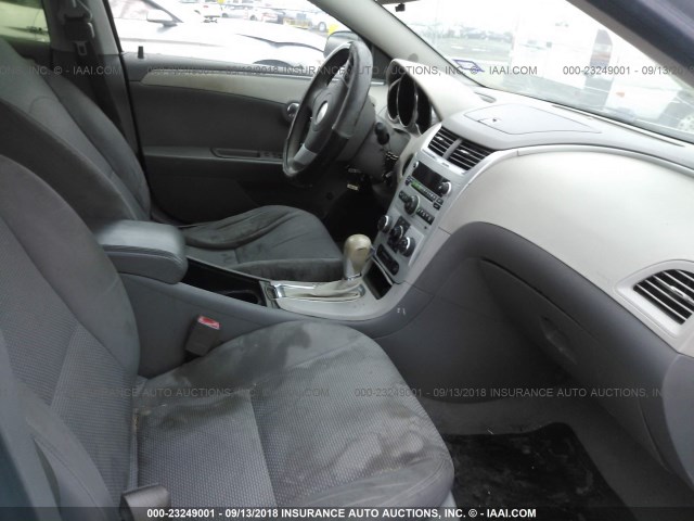 1G1ZB5E10BF307712 - 2011 CHEVROLET MALIBU LS 银色 照片 5