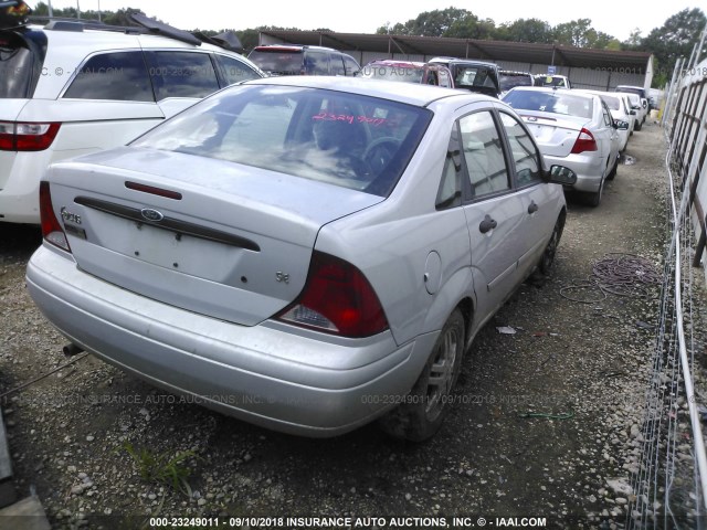 1FAFP34314W193876 - 2004 FORD FOCUS SE COMFORT/SE SPORT SILVER photo 4