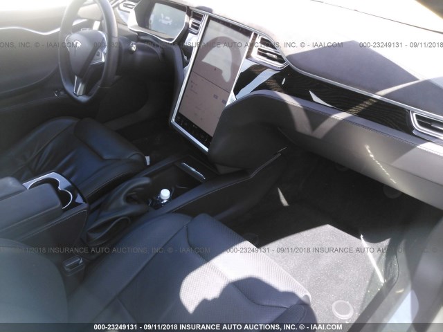5YJSA1E42GF159797 - 2016 TESLA MODEL S Weiß Foto 5