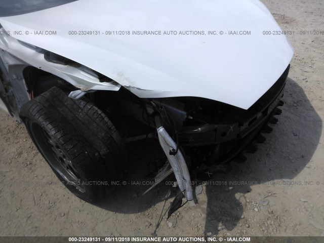 5YJSA1E42GF159797 - 2016 TESLA MODEL S Weiß Foto 6