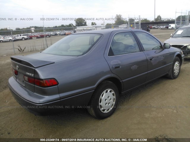 4T1BG22K6VU161804 - 1997 TOYOTA CAMRY CE/LE/XLE 灰色 照片 4