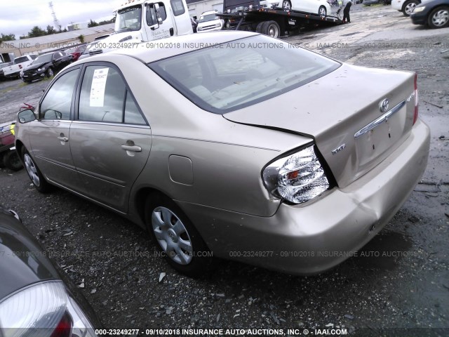 4T1BE32K02U555466 - 2002 TOYOTA CAMRY LE/XLE/SE Алтын фото 3