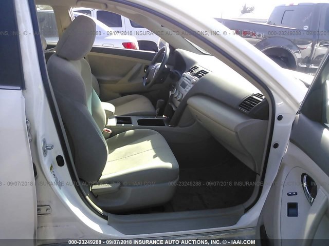4T4BE46K99R121174 - 2009 TOYOTA CAMRY SE/LE/XLE თეთრი ფოტო 5
