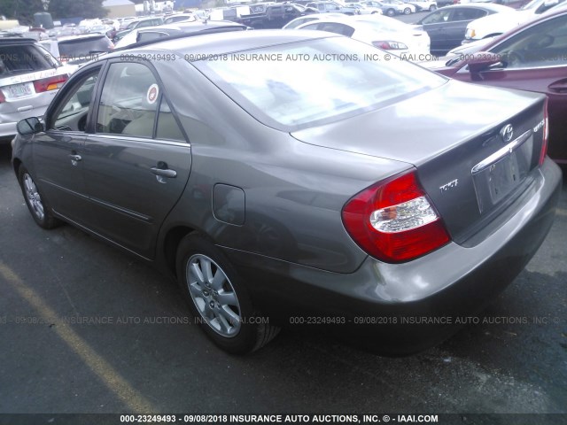 JTDBE32K540259633 - 2004 TOYOTA CAMRY LE/XLE GRAY photo 3