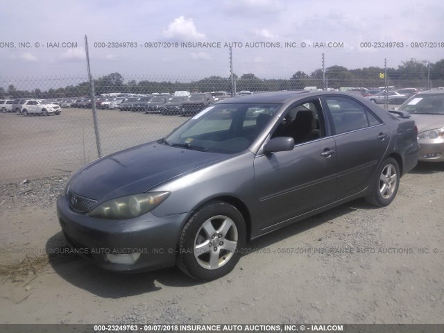 4T1BE32K55U535086 - 2005 TOYOTA CAMRY LE/XLE/SE 灰色 照片 2