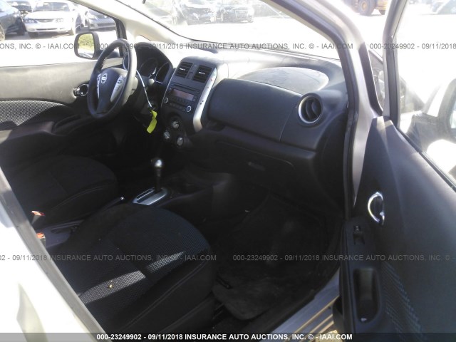 3N1CE2CP2EL370818 - 2014 NISSAN VERSA NOTE S/S PLUS/SV/SL SILVER photo 5
