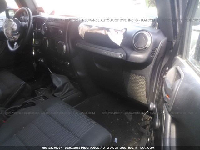 1C4AJWAG1CL210397 - 2012 JEEP WRANGLER SPORT BLACK photo 5