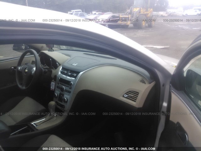 1G1ZB5E19BF158796 - 2011 CHEVROLET MALIBU LS Bej foto 5