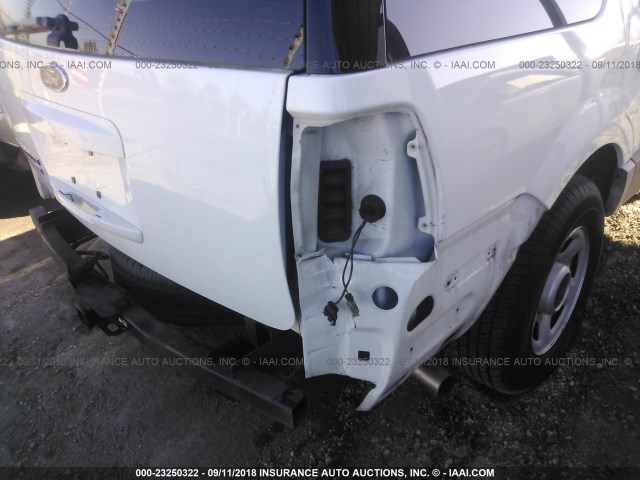 1FMRU15W23LC49655 - 2003 FORD EXPEDITION XLT WHITE photo 6