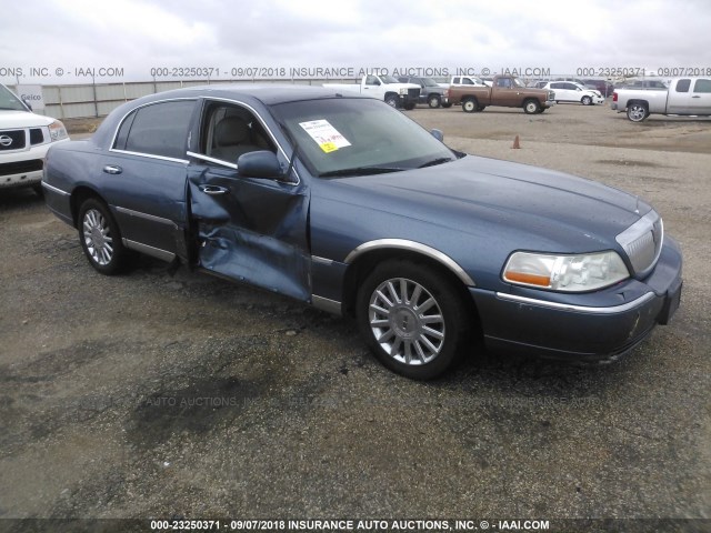 1LNHM81W35Y660496 - 2005 LINCOLN TOWN CAR SIGNATURE BLUE photo 1