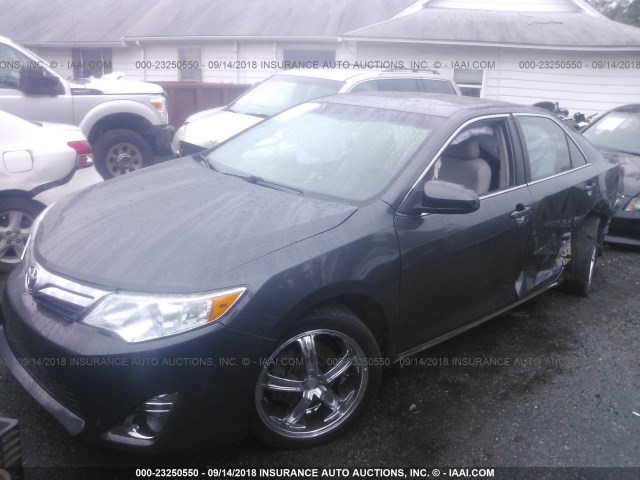 4T4BF1FKXCR178518 - 2012 TOYOTA CAMRY SE/LE/XLE 灰色 照片 2