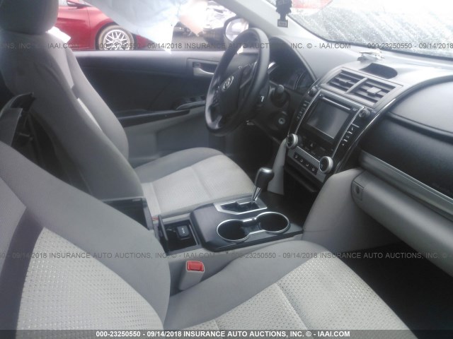 4T4BF1FKXCR178518 - 2012 TOYOTA CAMRY SE/LE/XLE 灰色 照片 5