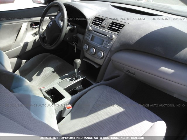 4T1BF3EK4AU543635 - 2010 TOYOTA CAMRY SE/LE/XLE BLUE photo 5