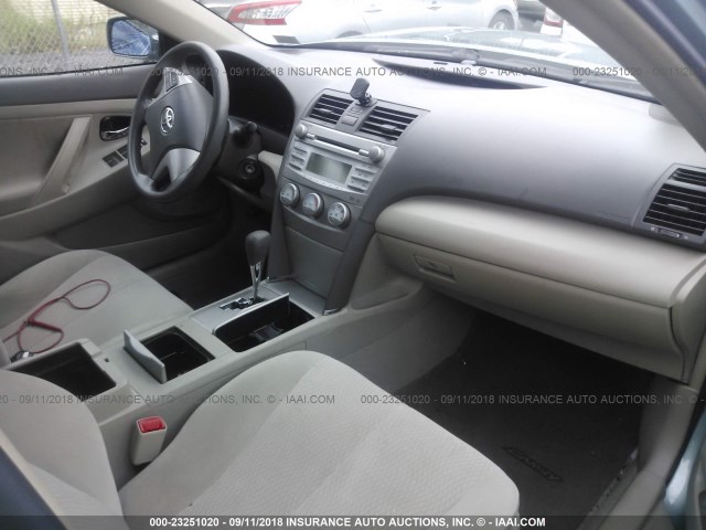 4T1BF3EK9BU637995 - 2011 TOYOTA CAMRY SE/LE/XLE ტალღისფერი ფოტო 5