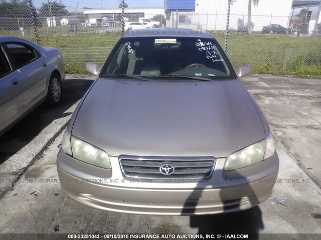 4T1BG22K71U080711 - 2001 TOYOTA CAMRY CE/LE/XLE 棕色 照片 6