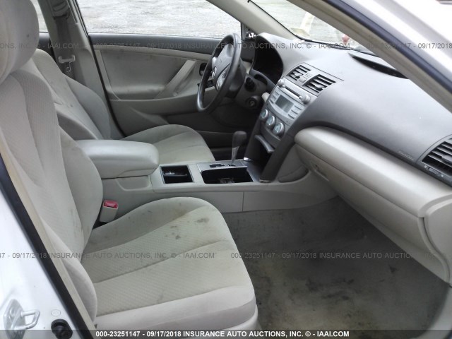 4T1BE46K48U740497 - 2008 TOYOTA CAMRY CE/LE/XLE/SE WHITE photo 5