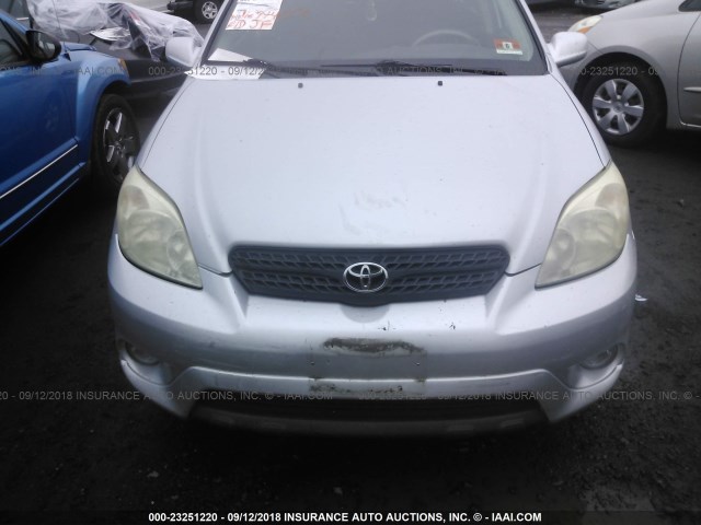 2T1KR32E95C337174 - 2005 TOYOTA COROLLA MATRIX XR SILVER photo 6