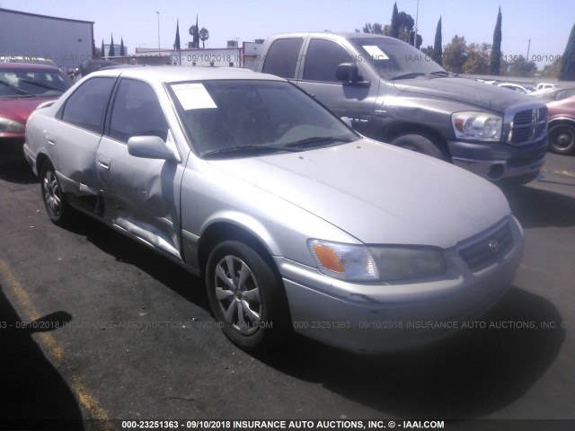 4T1BG22K61U815467 - 2001 TOYOTA CAMRY CE/LE/XLE 银色 照片 1