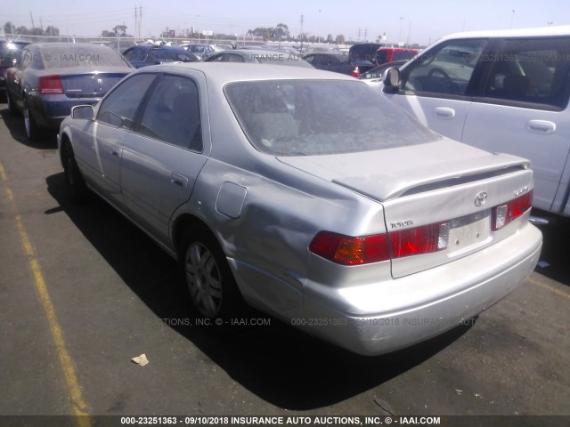 4T1BG22K61U815467 - 2001 TOYOTA CAMRY CE/LE/XLE 银色 照片 3