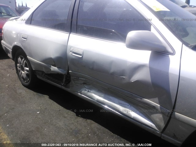4T1BG22K61U815467 - 2001 TOYOTA CAMRY CE/LE/XLE 银色 照片 6